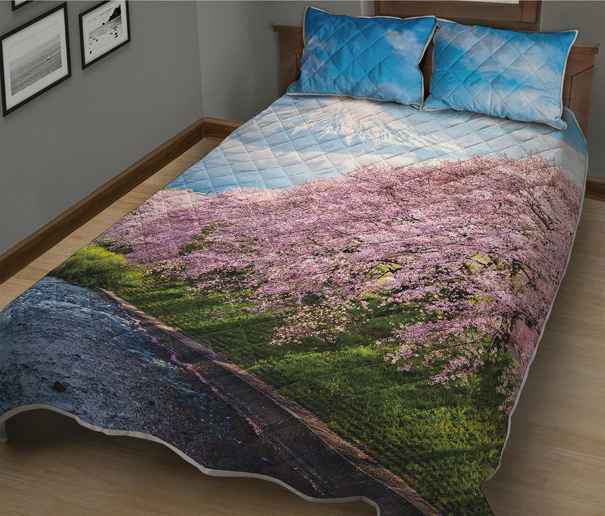 Mount Fuji And Cherry Blossom Print Quilt Bed Set