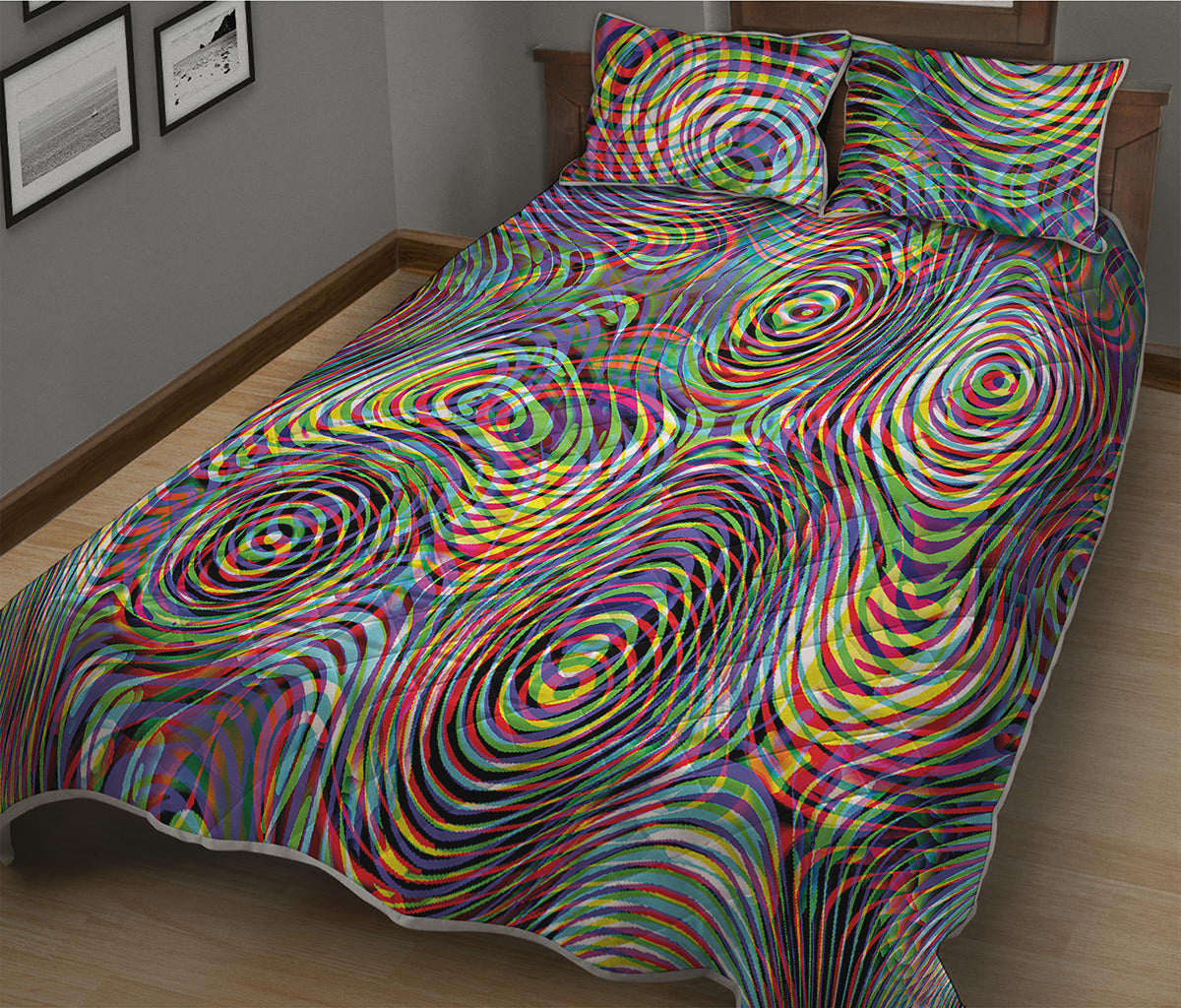 Multicolor Psychedelic Print Quilt Bed Set