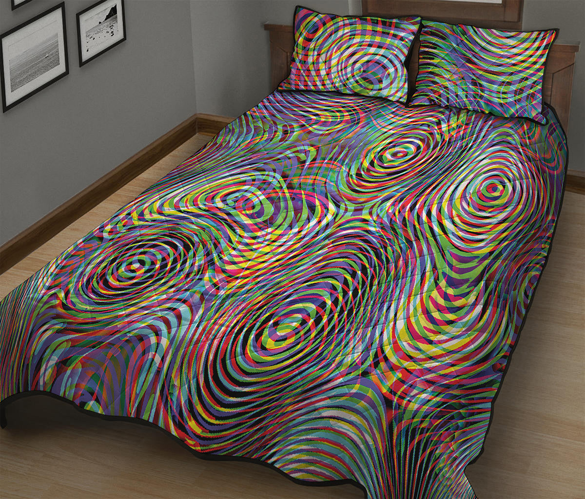 Multicolor Psychedelic Print Quilt Bed Set