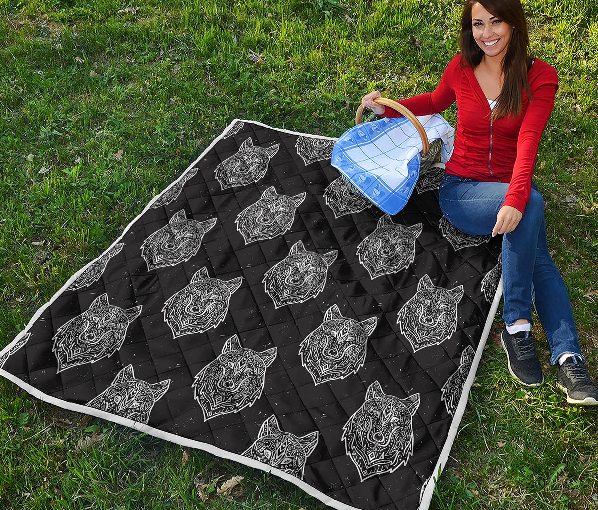 Native Tribal Wolf Pattern Print Quilt