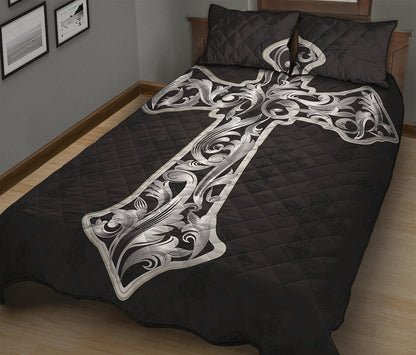 Ornamental Silver Cross Print Quilt Bed Set
