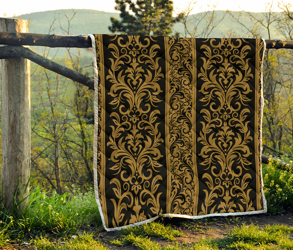 Ornamental Western Damask Print Quilt