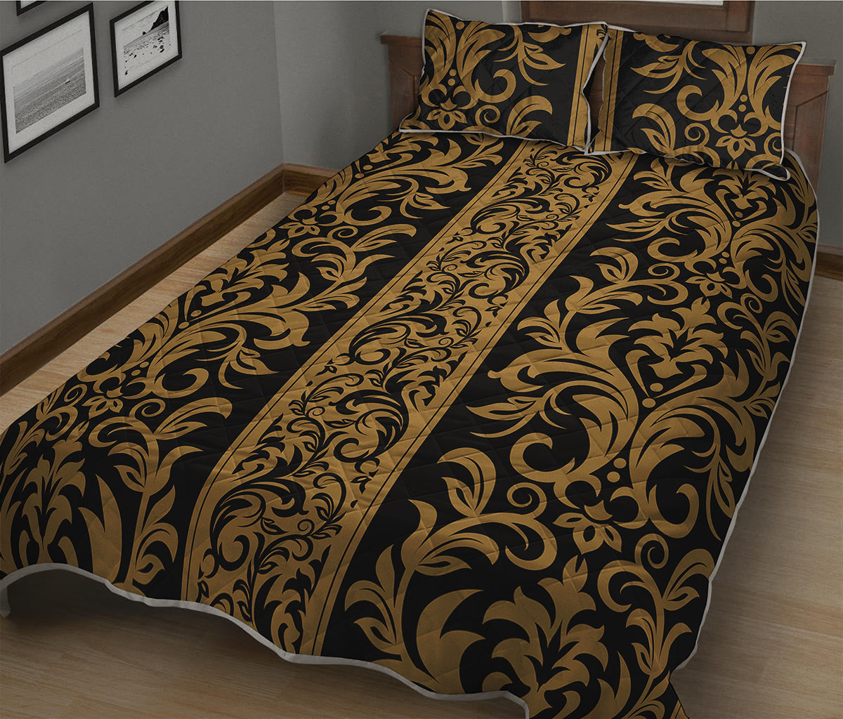 Ornamental Western Damask Print Quilt Bed Set