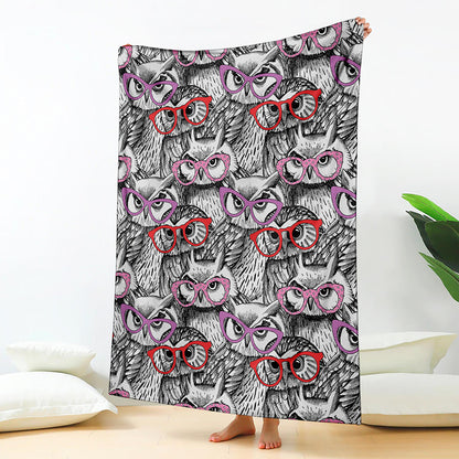 Owl With Glasses Pattern Print Blanket