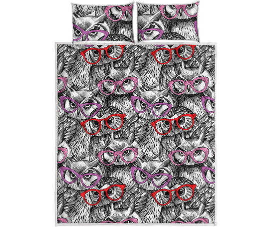 Owl With Glasses Pattern Print Quilt Bed Set