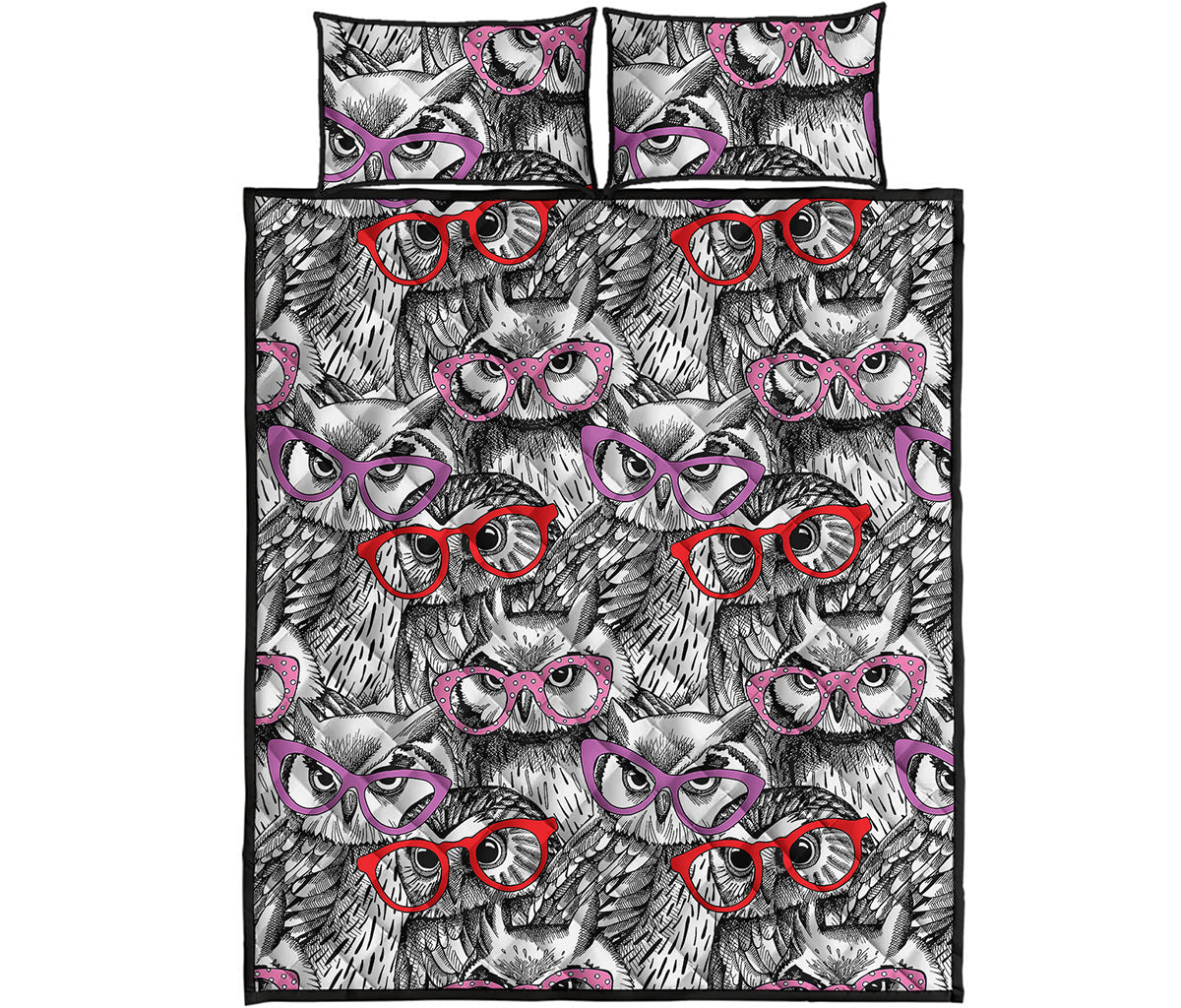 Owl With Glasses Pattern Print Quilt Bed Set