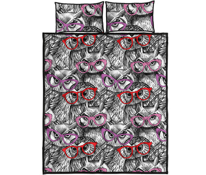 Owl With Glasses Pattern Print Quilt Bed Set