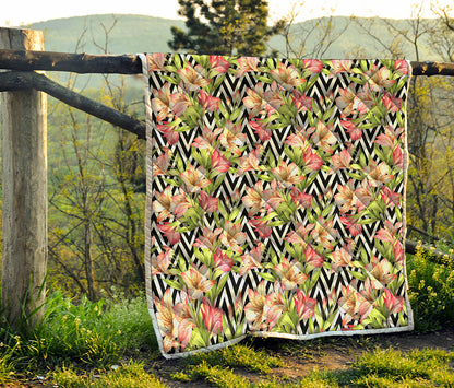 Pastel Alstroemeria Zigzag Pattern Print Quilt