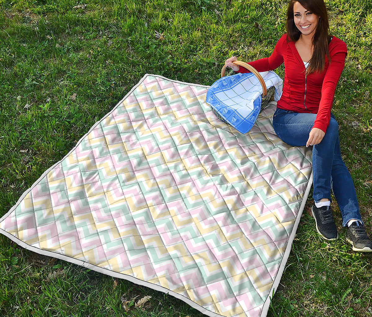 Pastel Chevron Pattern Print Quilt
