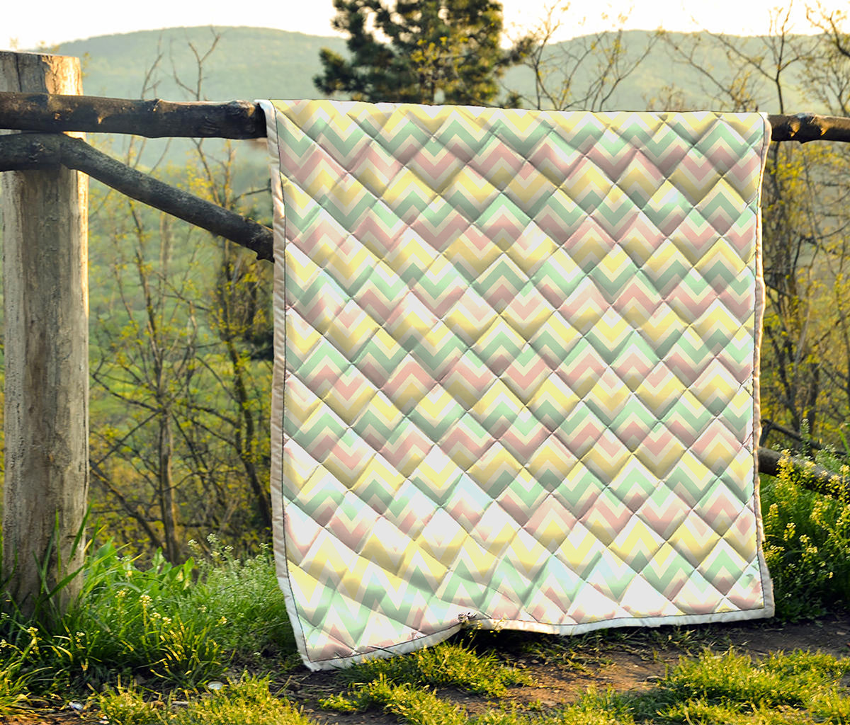 Pastel Chevron Pattern Print Quilt