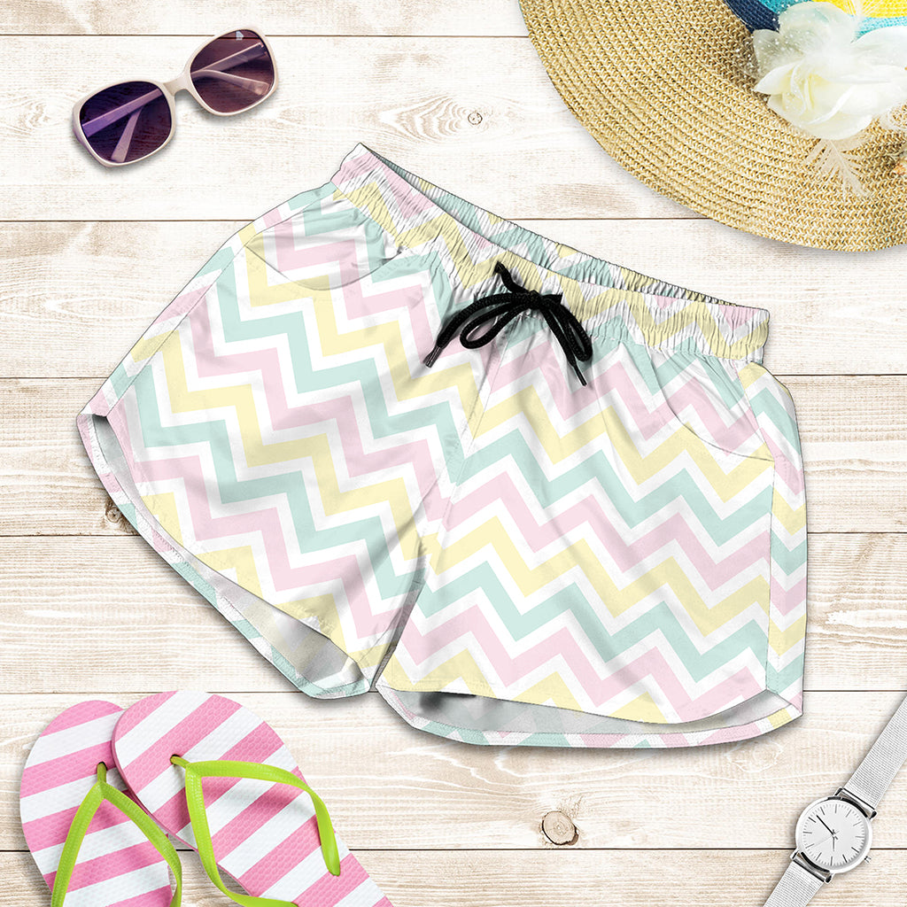 Pastel Chevron Pattern Print Women's Shorts