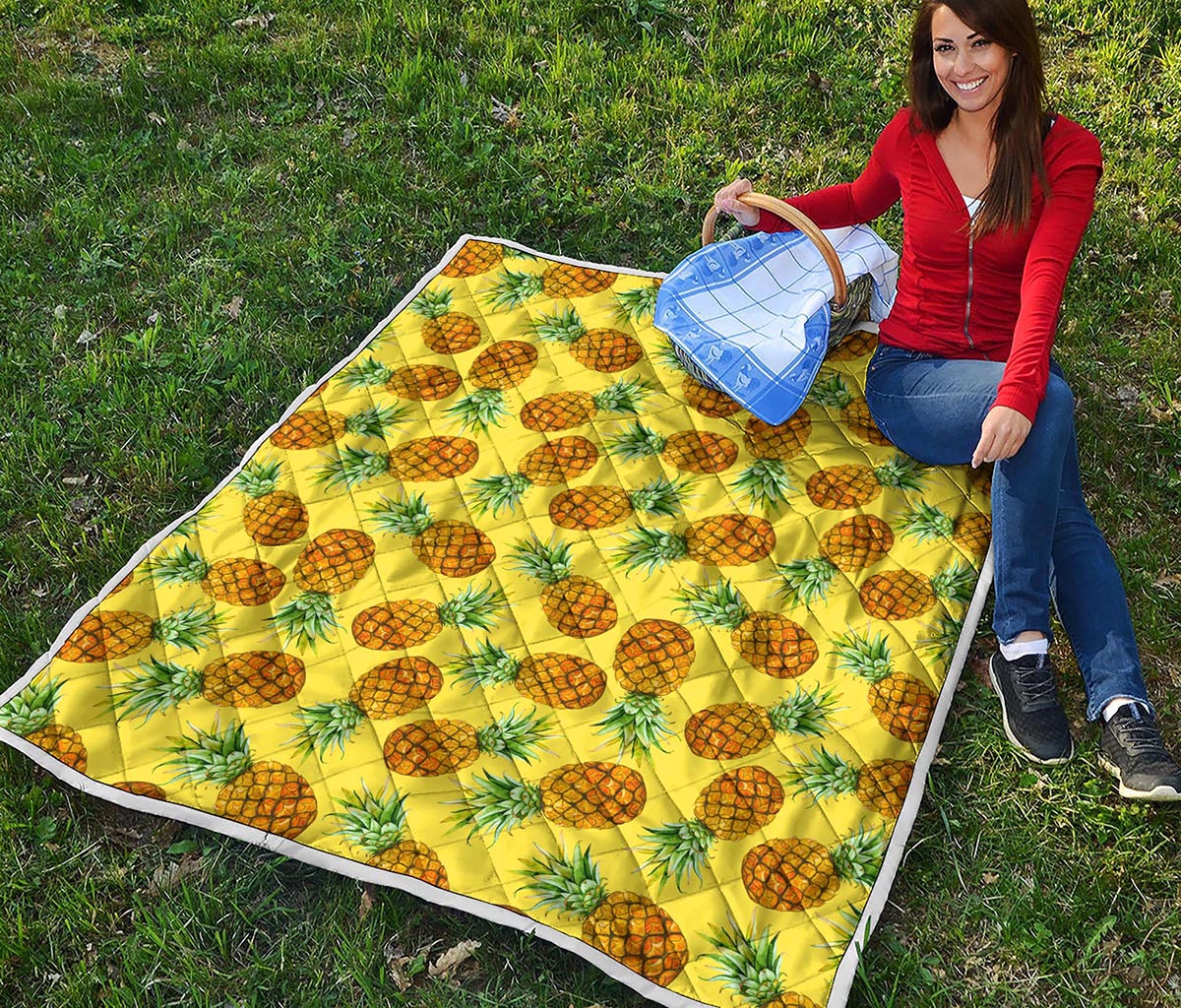 Pastel Yellow Pineapple Pattern Print Quilt