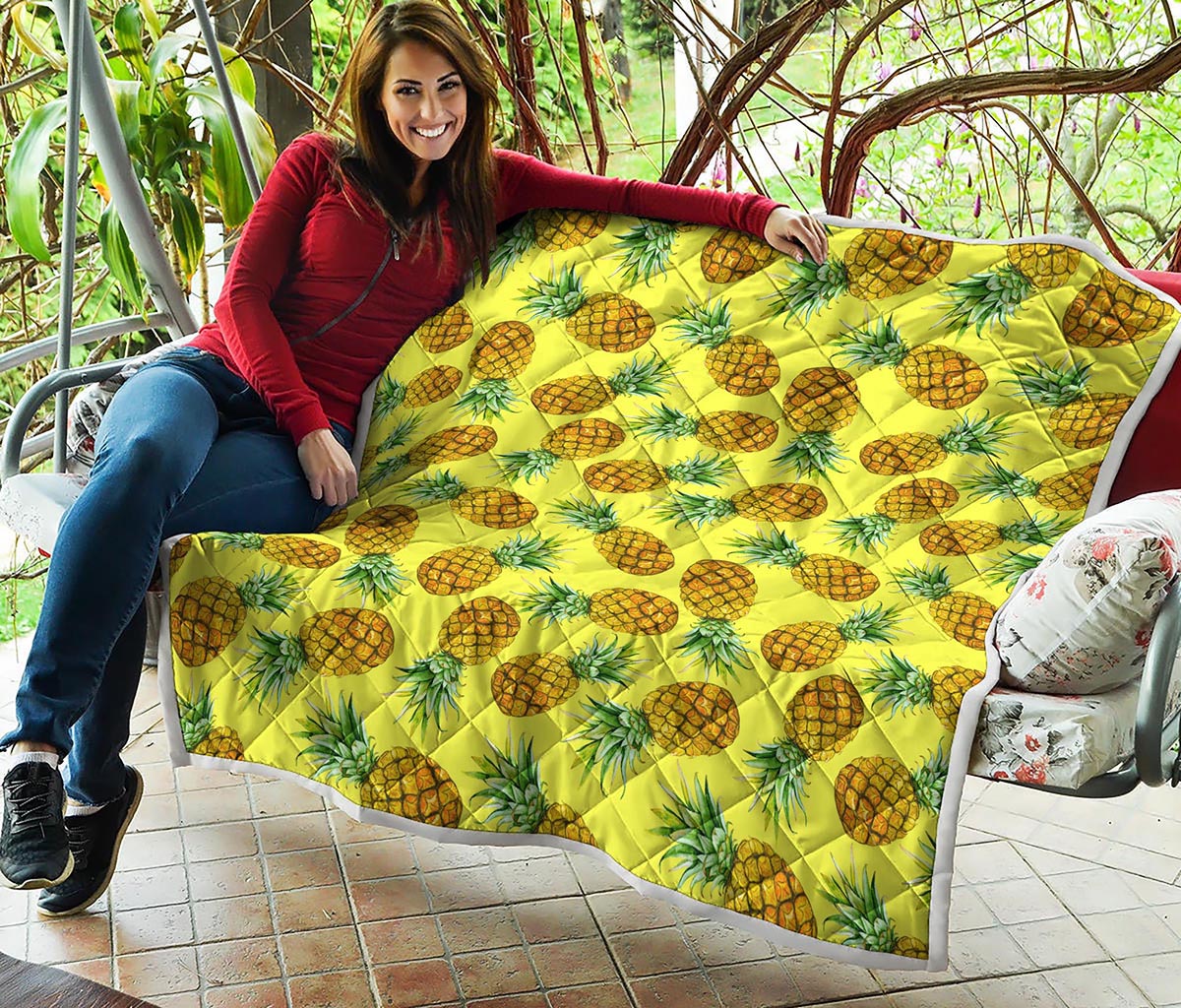 Pastel Yellow Pineapple Pattern Print Quilt