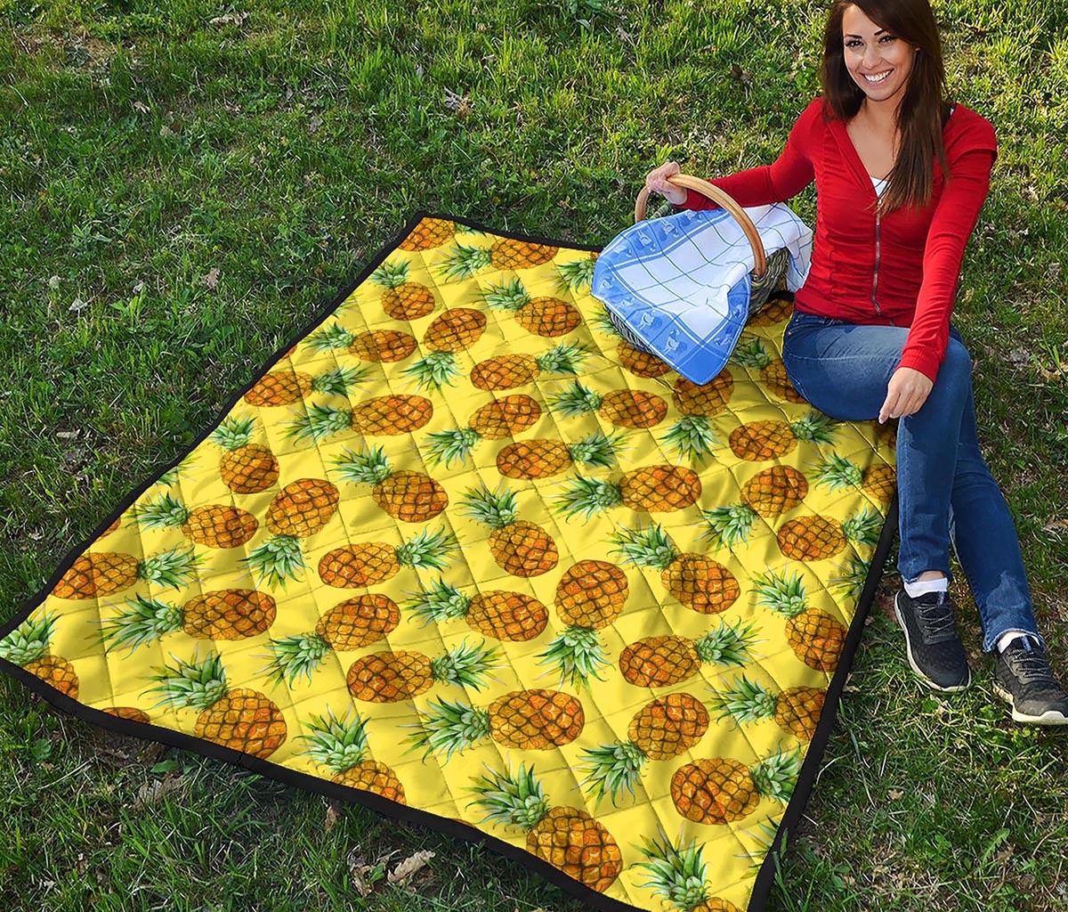 Pastel Yellow Pineapple Pattern Print Quilt