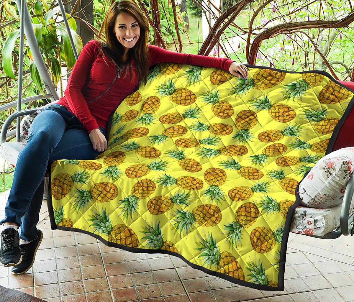 Pastel Yellow Pineapple Pattern Print Quilt
