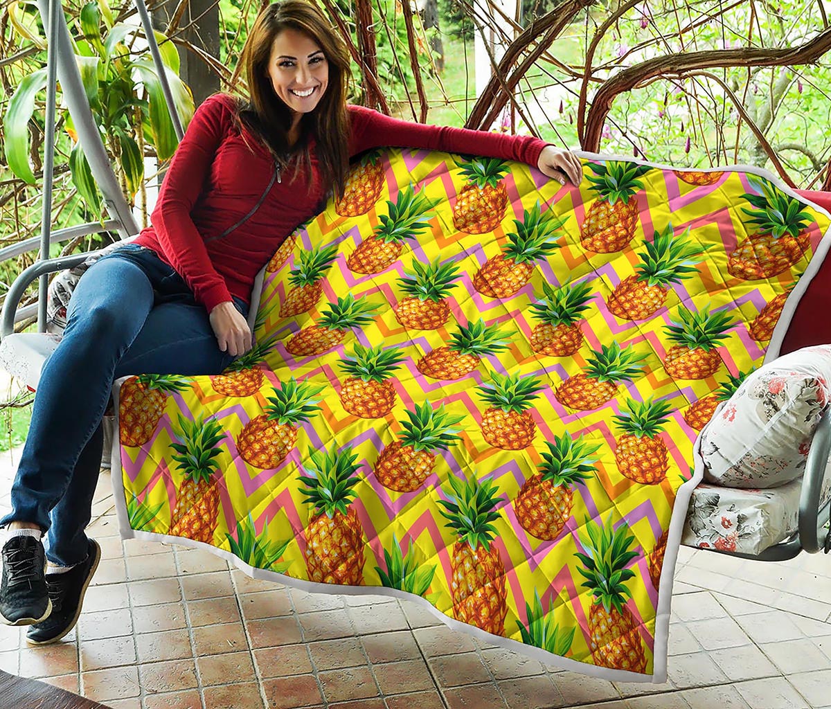 Pastel Zig Zag Pineapple Pattern Print Quilt