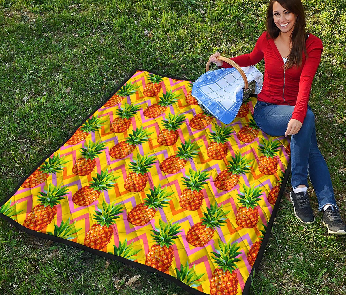 Pastel Zig Zag Pineapple Pattern Print Quilt