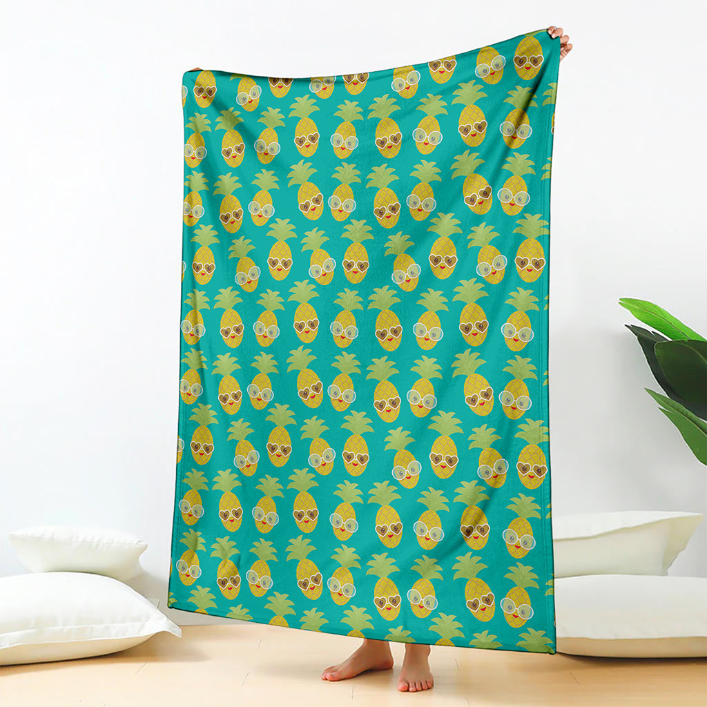 Pineapple Emoji Pattern Print Blanket