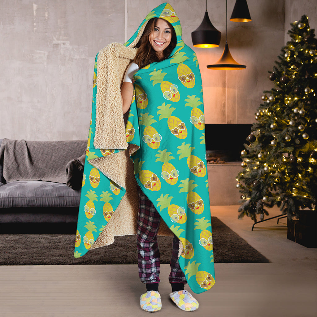 Pineapple Emoji Pattern Print Hooded Blanket
