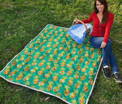 Pineapple Emoji Pattern Print Quilt