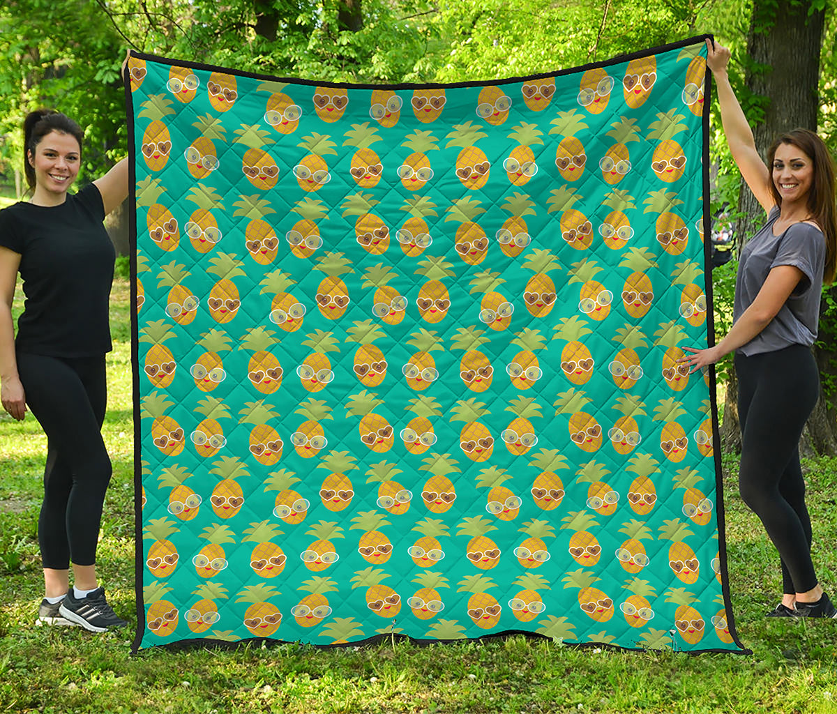 Pineapple Emoji Pattern Print Quilt
