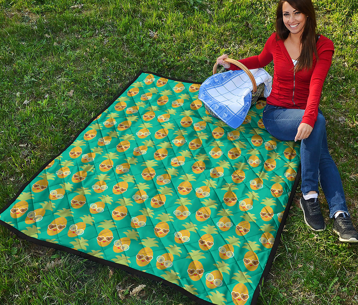 Pineapple Emoji Pattern Print Quilt