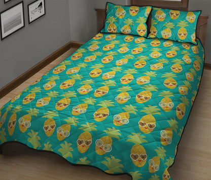 Pineapple Emoji Pattern Print Quilt Bed Set