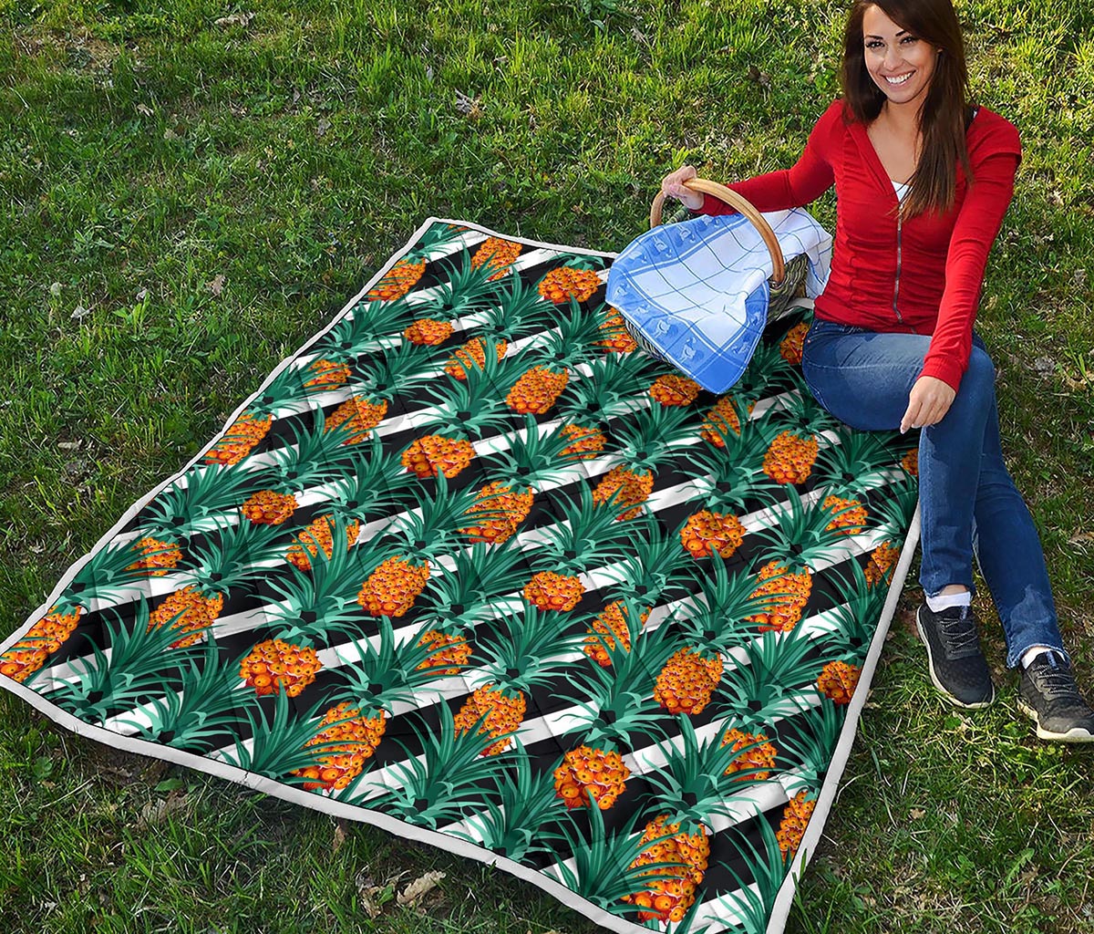 Pineapple Striped Pattern Print Quilt