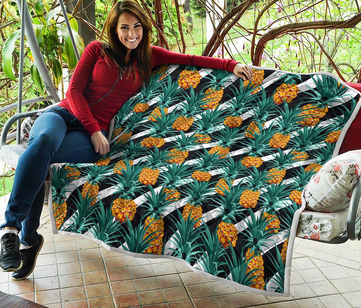 Pineapple Striped Pattern Print Quilt