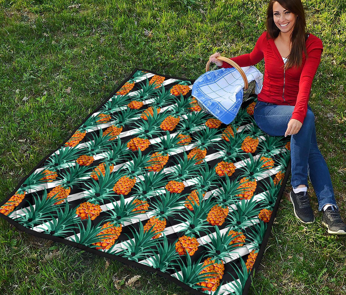 Pineapple Striped Pattern Print Quilt
