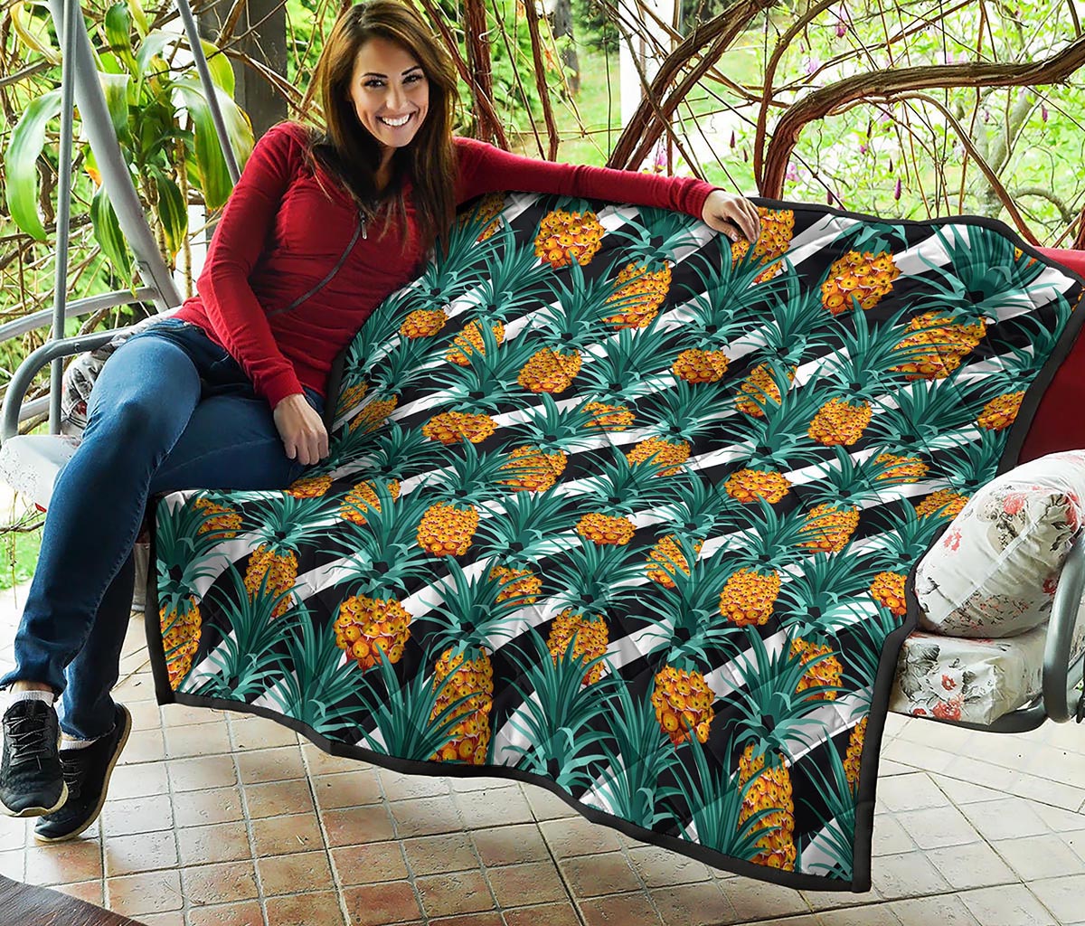 Pineapple Striped Pattern Print Quilt