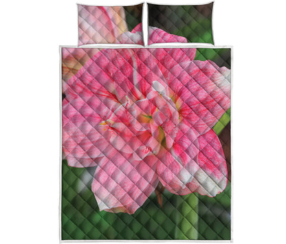 Pink Amaryllis Print Quilt Bed Set