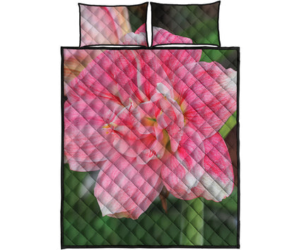 Pink Amaryllis Print Quilt Bed Set