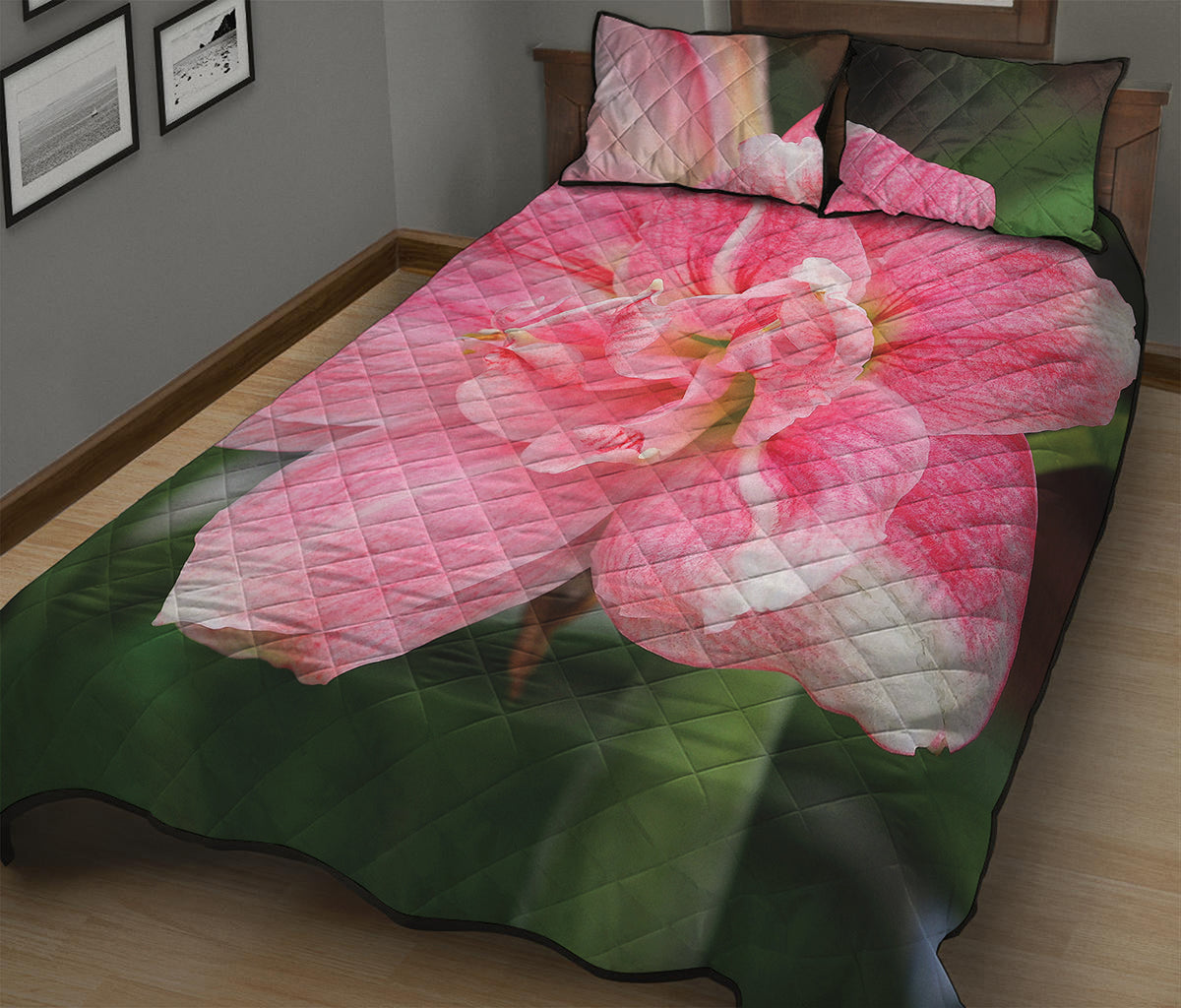 Pink Amaryllis Print Quilt Bed Set