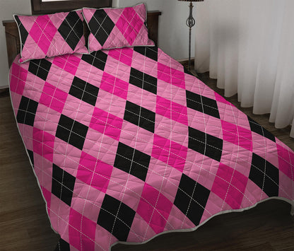 Pink And Black Argyle Pattern Print Quilt Bed Set