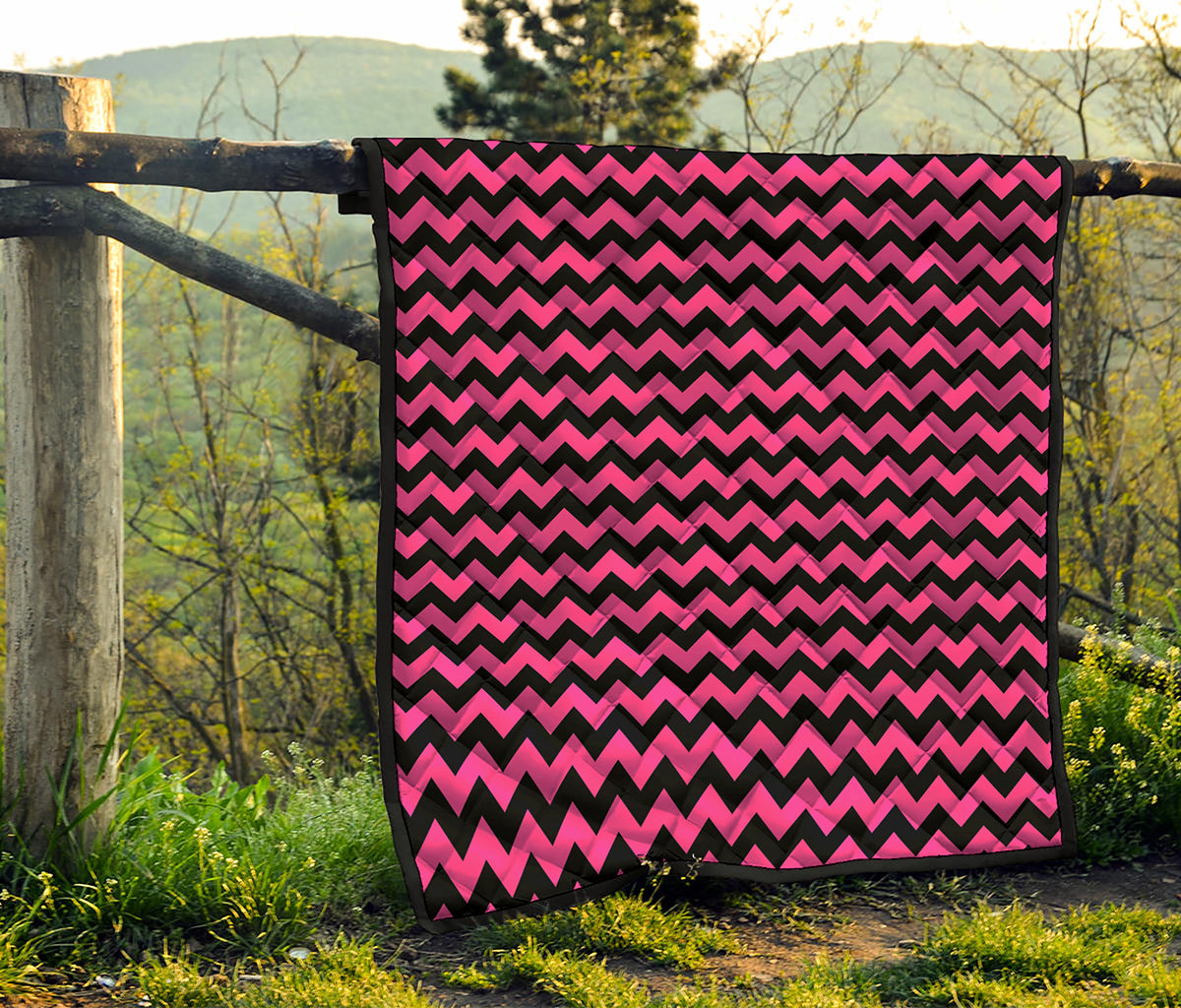 Pink And Black Chevron Pattern Print Quilt