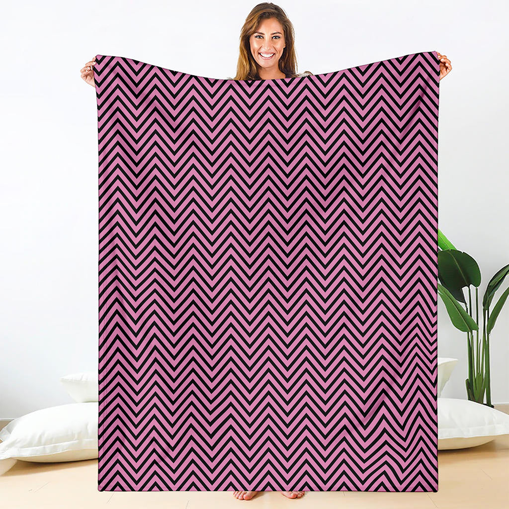 Pink And Black Zigzag Pattern Print Blanket