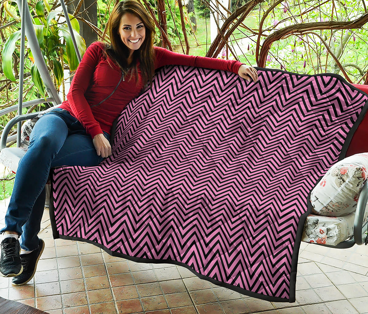 Pink And Black Zigzag Pattern Print Quilt