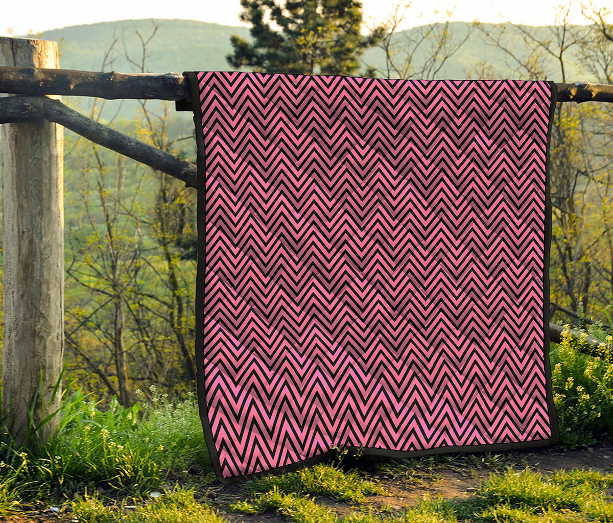 Pink And Black Zigzag Pattern Print Quilt