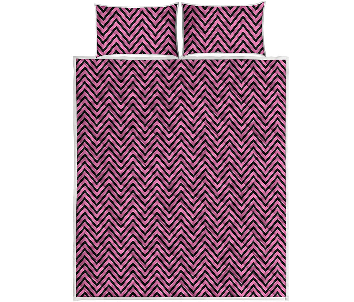 Pink And Black Zigzag Pattern Print Quilt Bed Set
