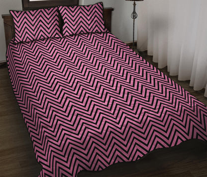 Pink And Black Zigzag Pattern Print Quilt Bed Set