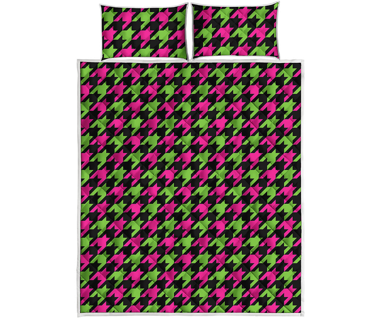 Pink And Green Houndstooth Pattern Print Quilt Bed Set