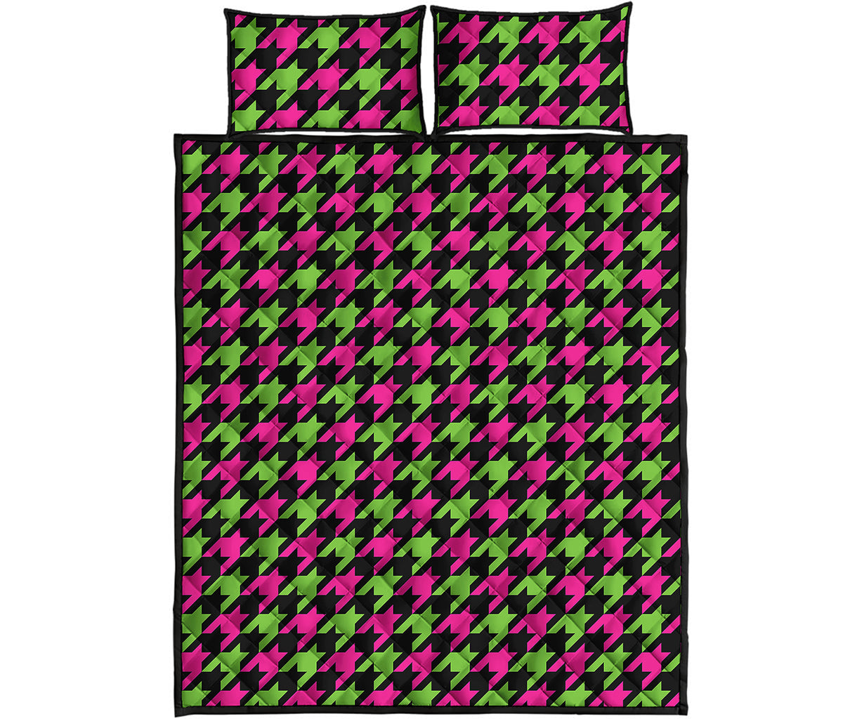 Pink And Green Houndstooth Pattern Print Quilt Bed Set