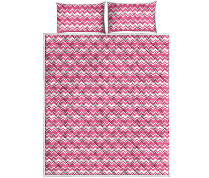 Pink And White Zigzag Pattern Print Quilt Bed Set