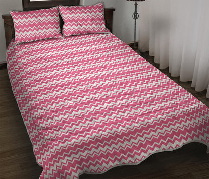Pink And White Zigzag Pattern Print Quilt Bed Set
