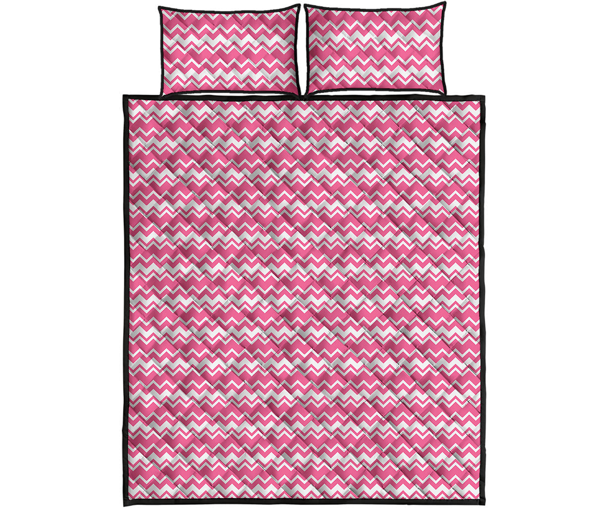 Pink And White Zigzag Pattern Print Quilt Bed Set
