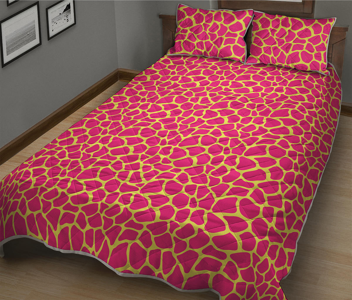 Pink And Yellow Giraffe Pattern Print Quilt Bed Set