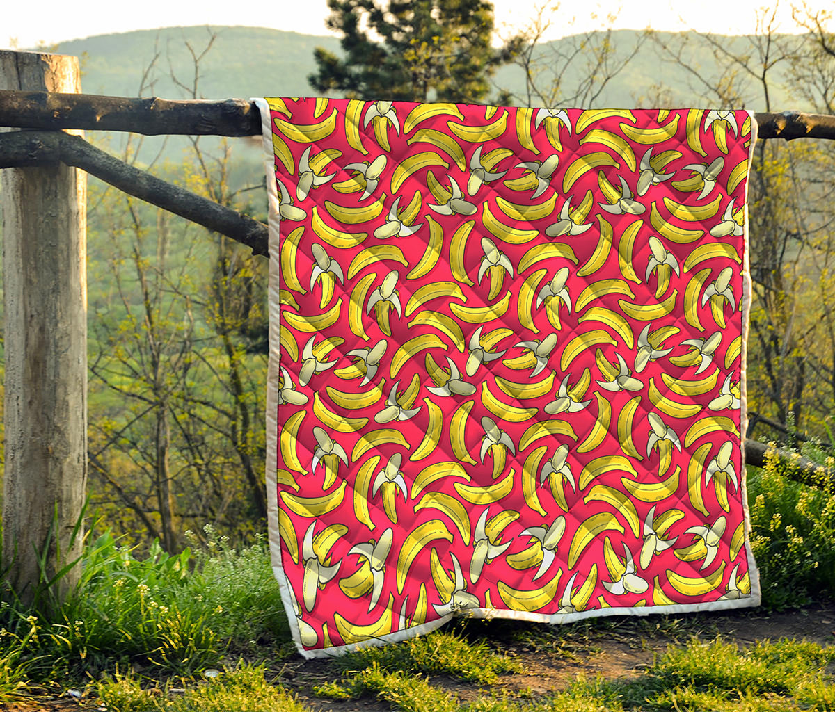 Pink Cartoon Banana Pattern Print Quilt