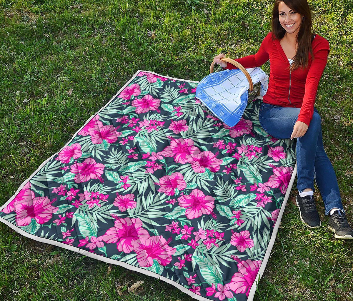 Pink Hibiscus Tropical Pattern Print Quilt