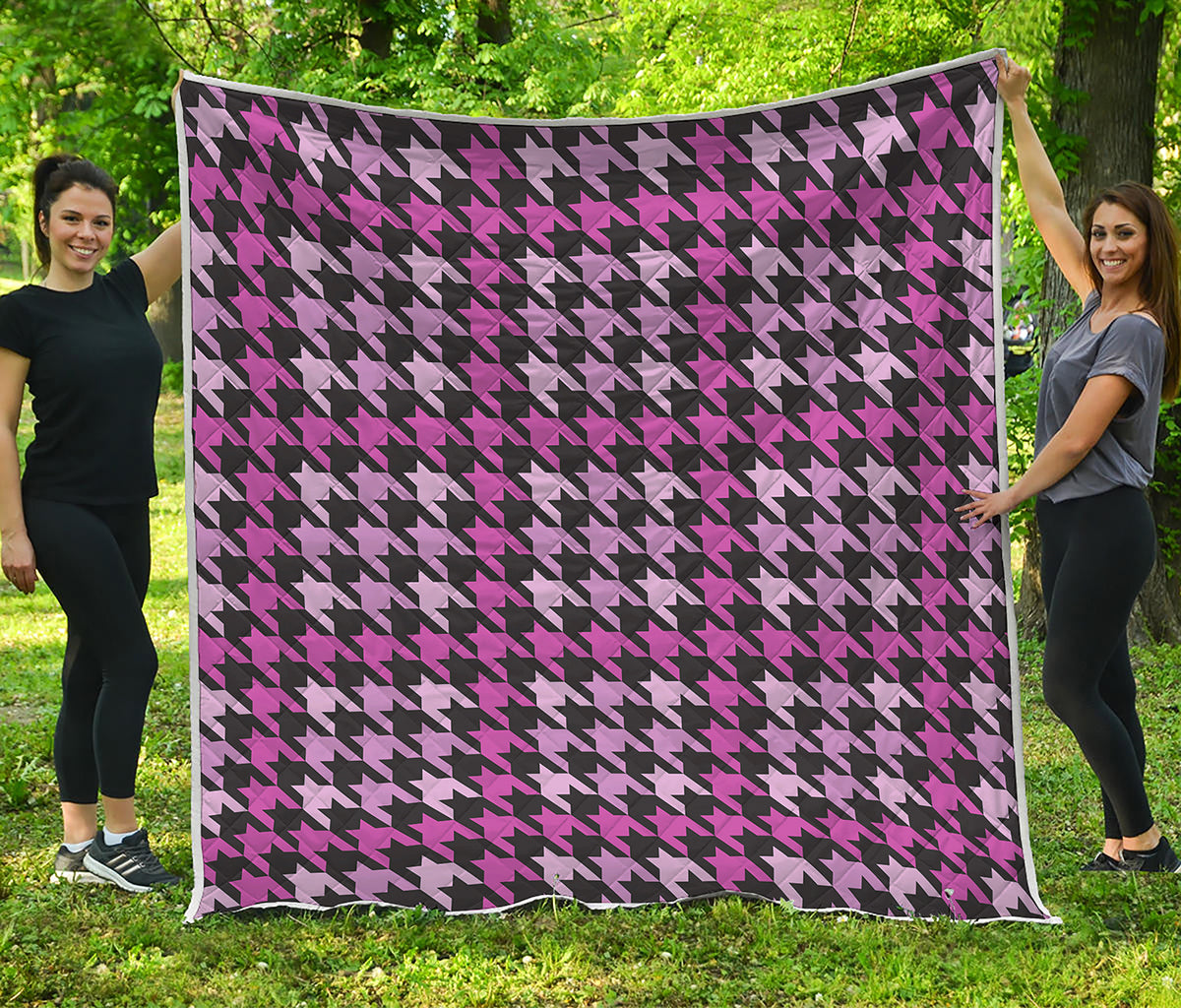 Pink Houndstooth Pattern Print Quilt